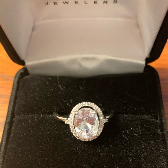 Jewelry - Diamond ring